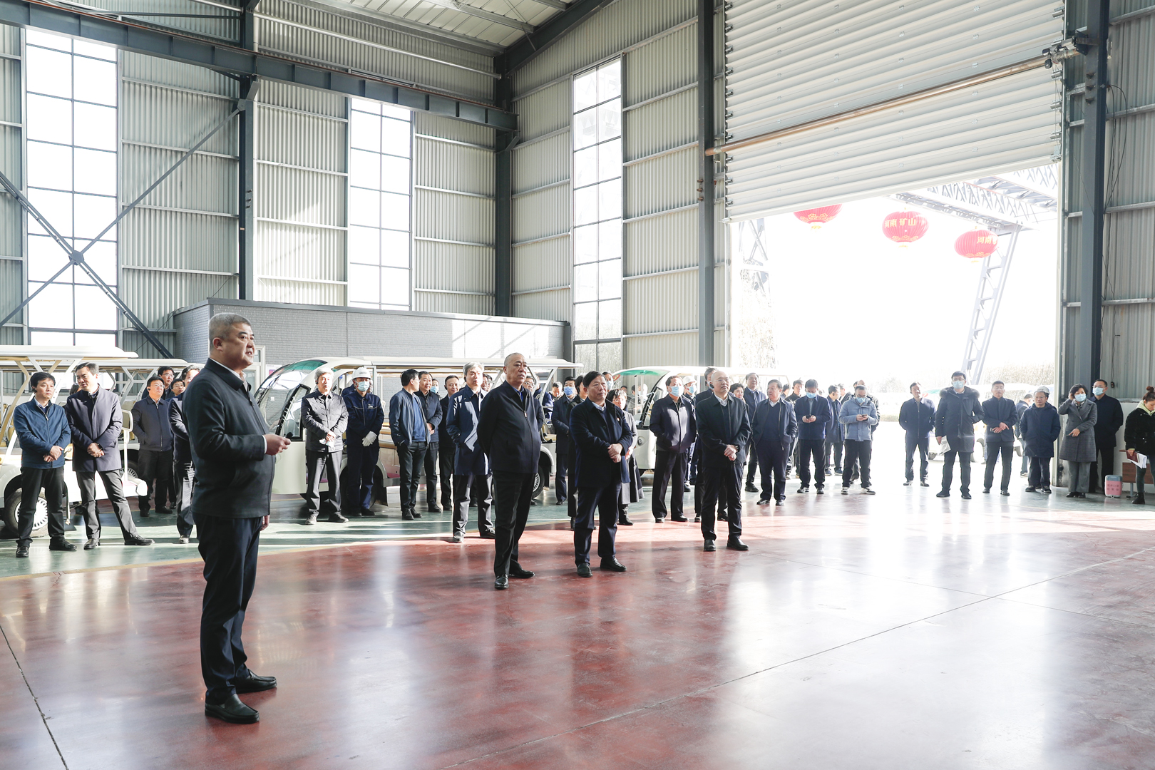  新鄉(xiāng)市長王登喜率重點項目觀摩組蒞臨公司智能產業(yè)園調研